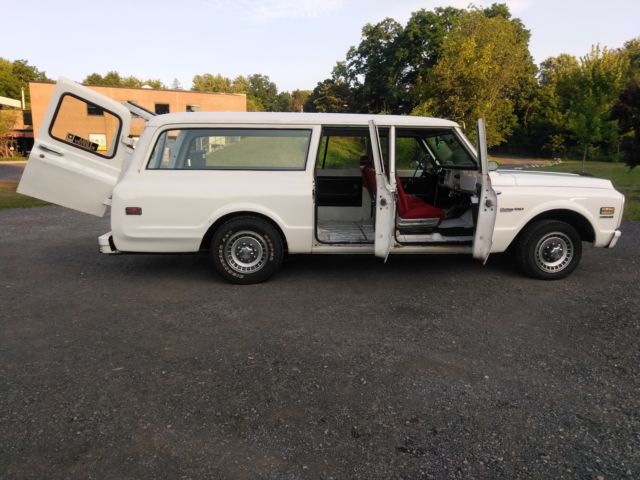 1972 WHITE Chevrolet Suburban Wagon