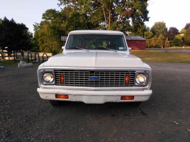 1972 WHITE Chevrolet Suburban Wagon