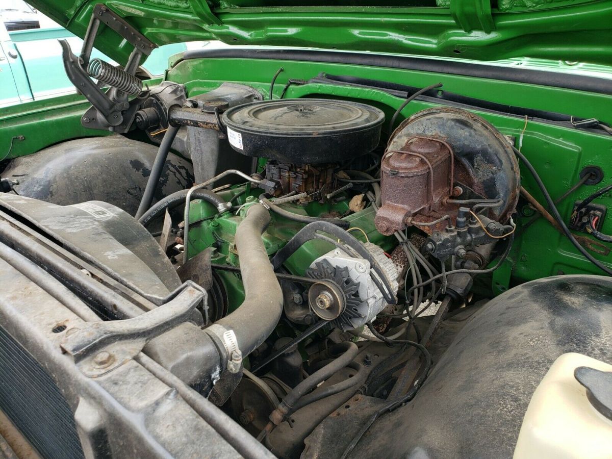 1972 green/yellow Chevrolet C-10 swb stepside