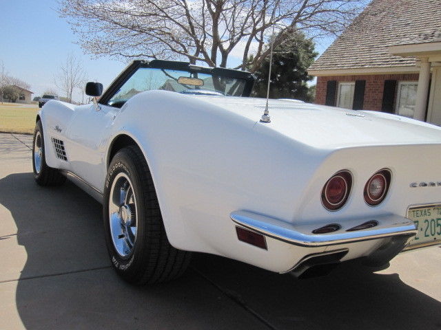 1972 White Chevrolet Corvette Convertible