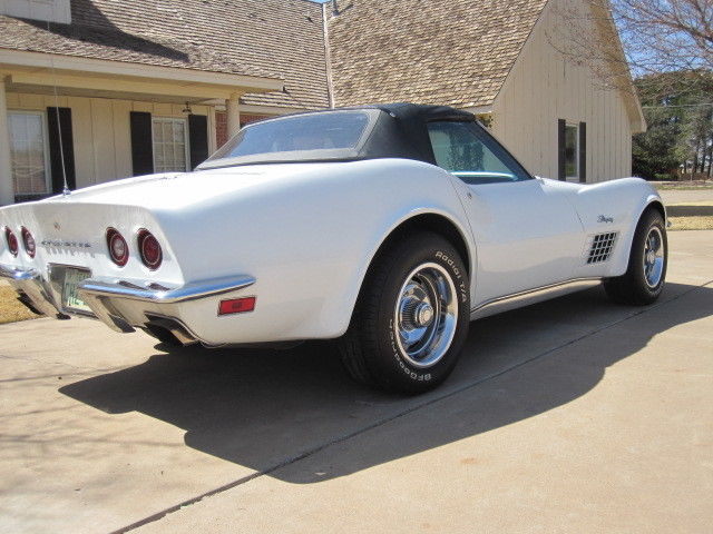 1972 White Chevrolet Corvette Convertible