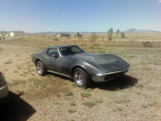 1972 primer Chevrolet Corvette Coupe