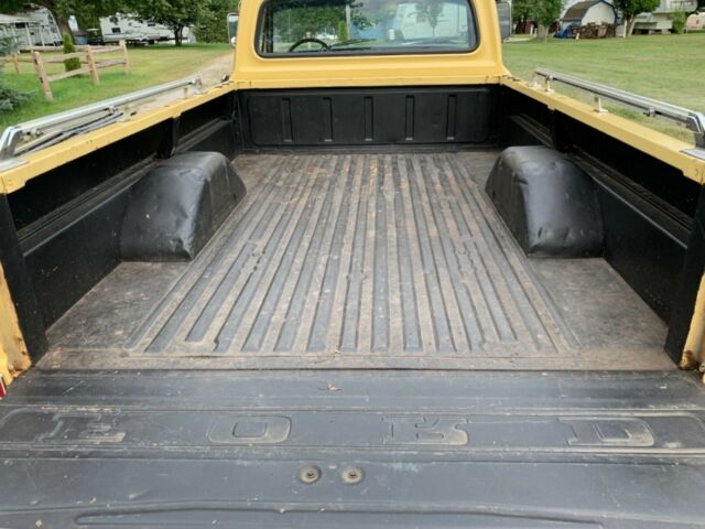 1972 Yellow Ford F-100 Pick up