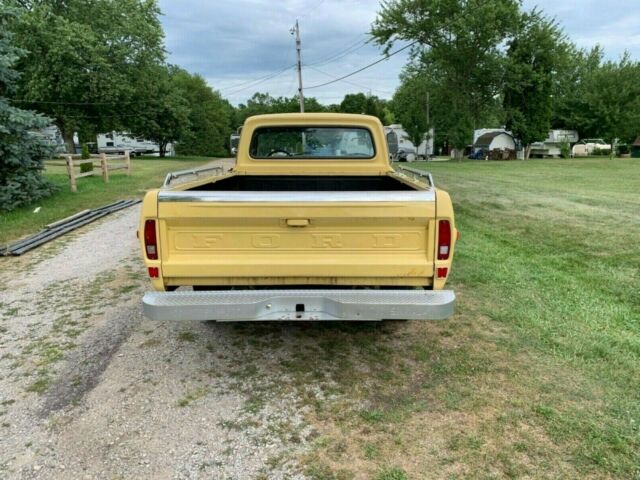 1972 Yellow Ford F-100 Pick up