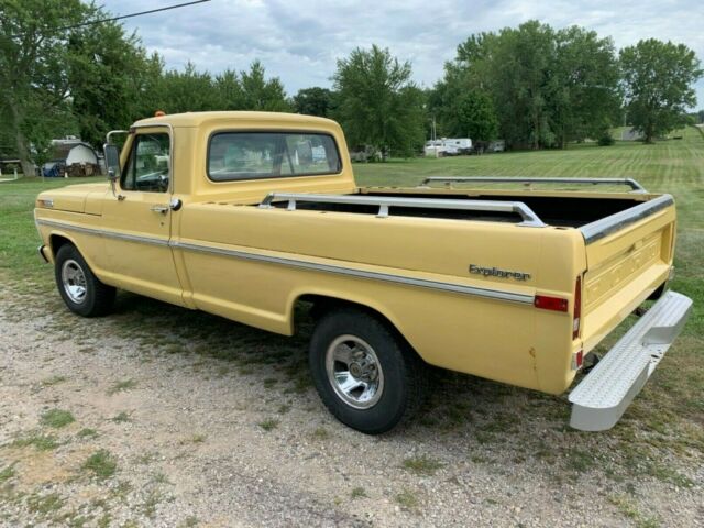 1972 Yellow Ford F-100 Pick up