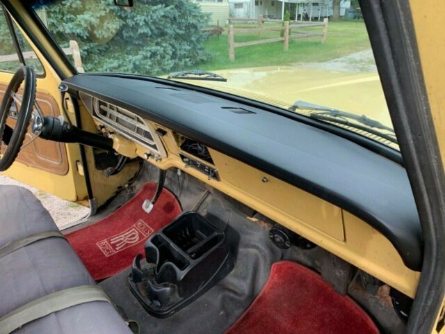 1972 Yellow Ford F-100 Pick up