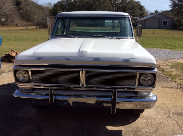 1972 White Ford F-100 Standard Cab Pickup