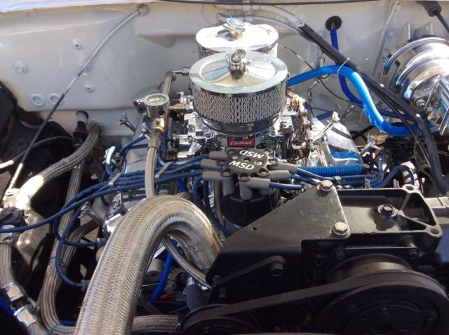 1972 White Ford F-100 Standard Cab Pickup