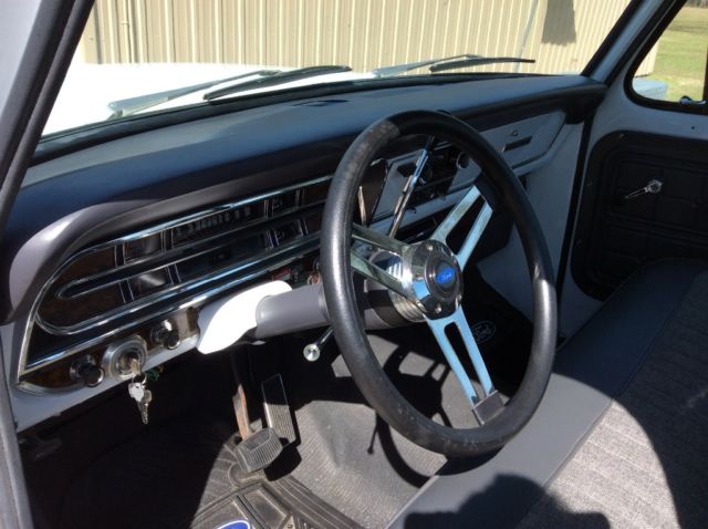 1972 White Ford F-100 Standard Cab Pickup