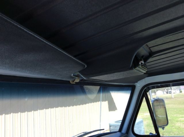 1972 White Ford F-100 Standard Cab Pickup