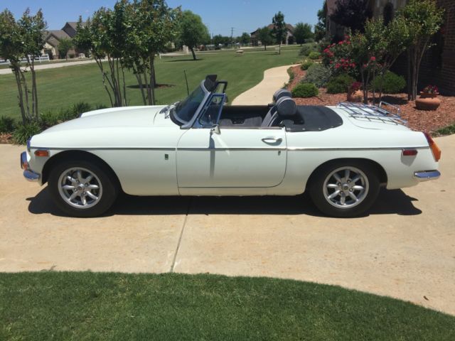1972 White MG MGB Convertible