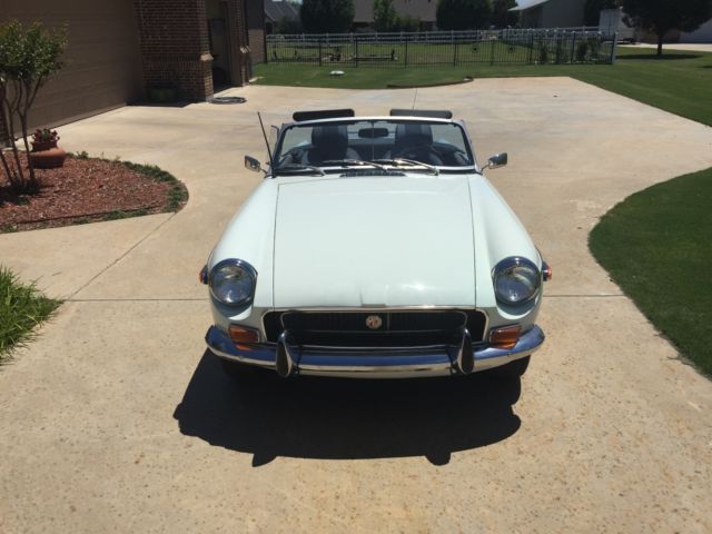 1972 White MG MGB Convertible