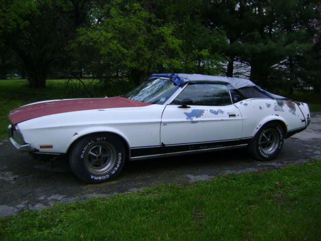 1972 White Ford Mustang Convertible