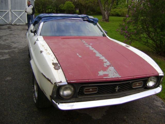 1972 White Ford Mustang Convertible