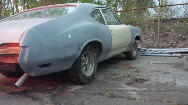 1972 Yellow Oldsmobile Cutlass Coupe