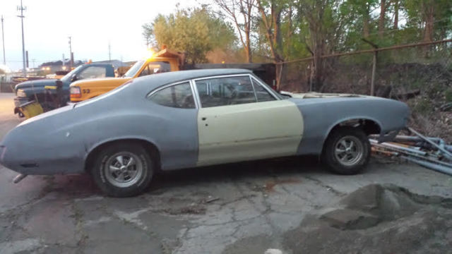 1972 Yellow Oldsmobile Cutlass Coupe