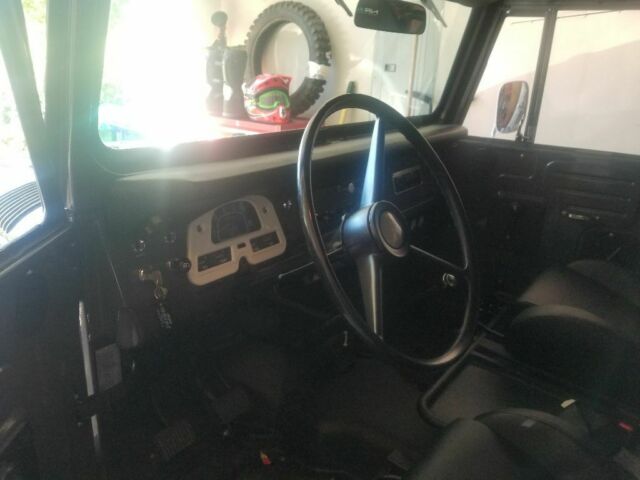 1972 Gray Toyota FJ Cruiser SUV