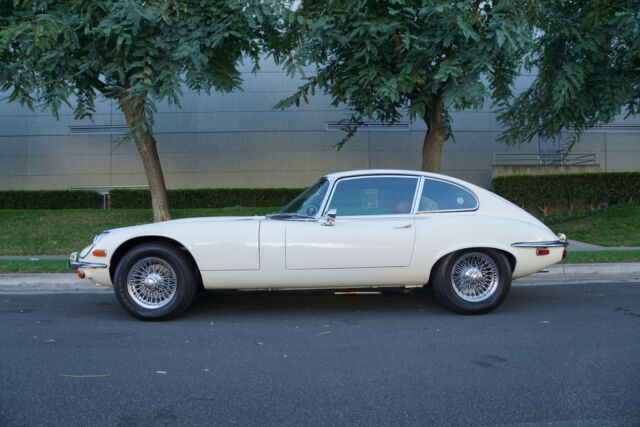 1972 White Jaguar V12 E-Type Series III 2+2 Coupe Coupe