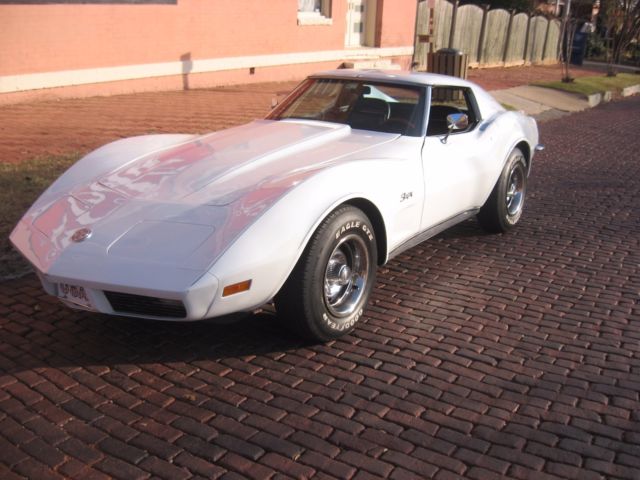 1973 White Chevrolet Corvette Coupe