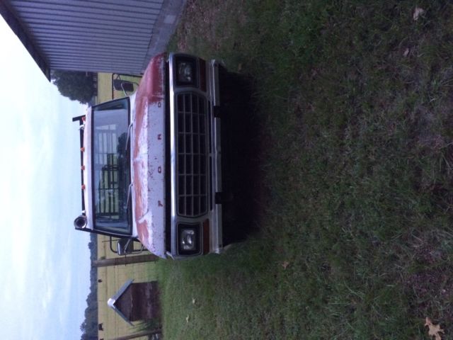 1973 White Ford F-350 Cab & Chassis