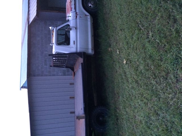 1973 White Ford F-350 Cab & Chassis