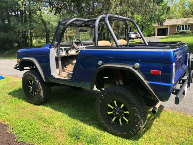 1973 Blue Ford Bronco SUV