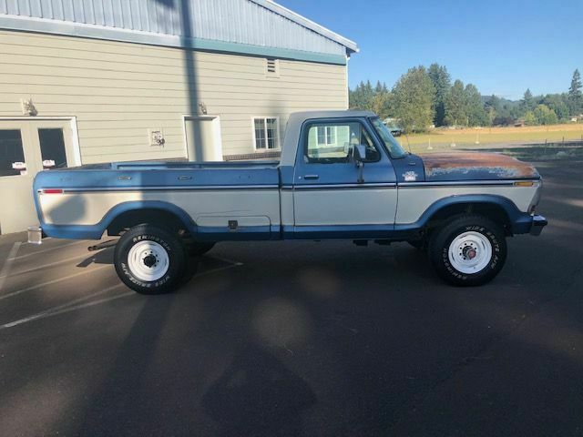1979 Blue Ford F-350 pickup
