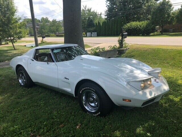 1974 White Chevrolet Corvette Coupe