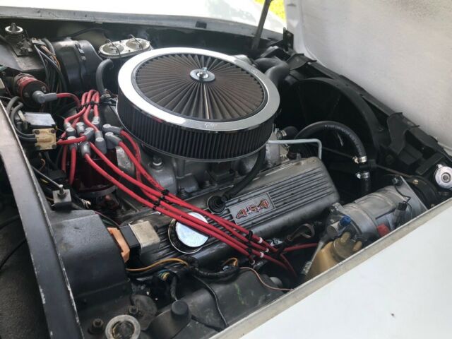 1974 White Chevrolet Corvette Coupe