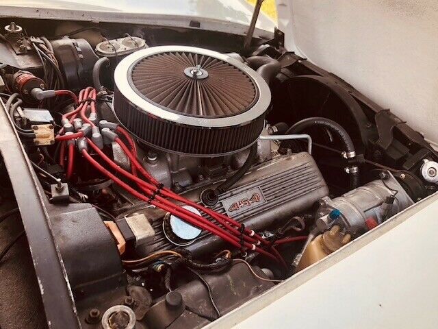 1974 White Chevrolet Corvette Coupe