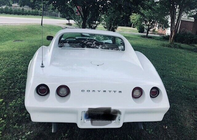 1974 10L Classic White Chevrolet Corvette Coupe