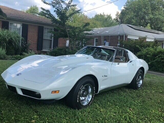 1974 White Chevrolet Corvette Coupe
