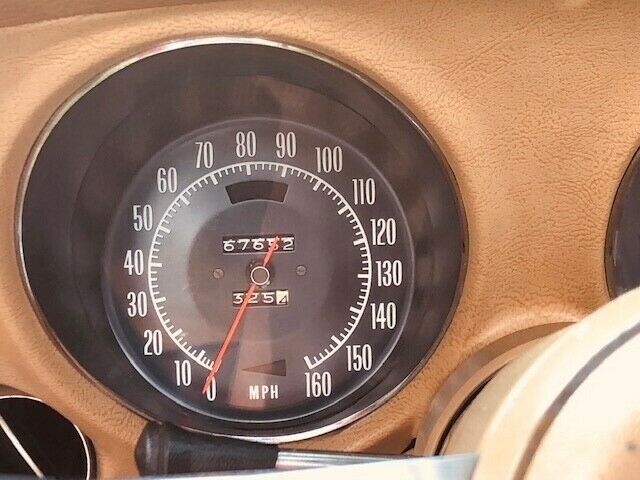 1974 White Chevrolet Corvette Coupe