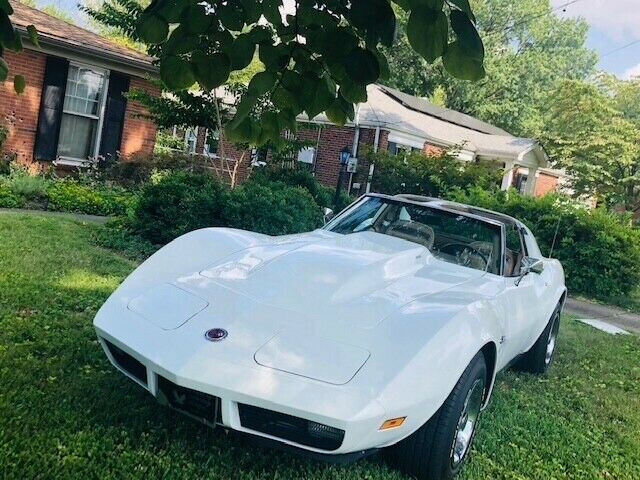 1974 White Chevrolet Corvette Coupe