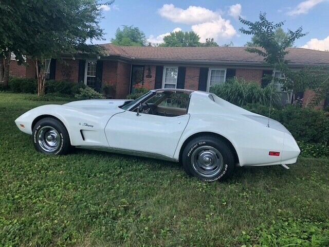 1974 White Chevrolet Corvette Coupe