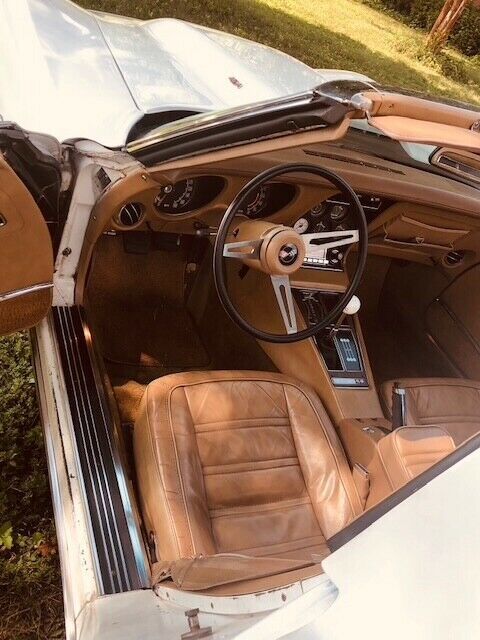 1974 White Chevrolet Corvette Coupe