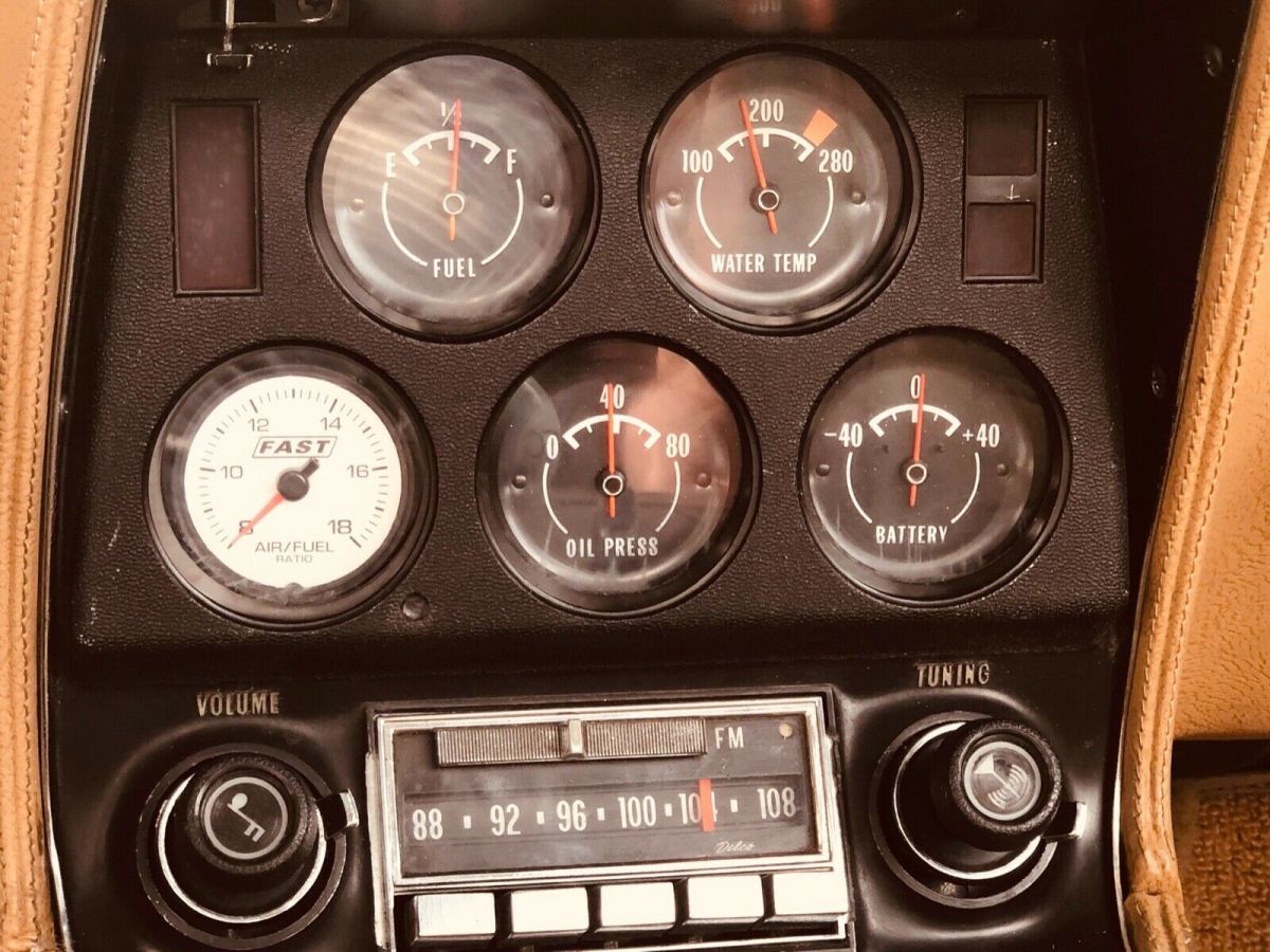 1974 White Chevrolet Corvette Coupe