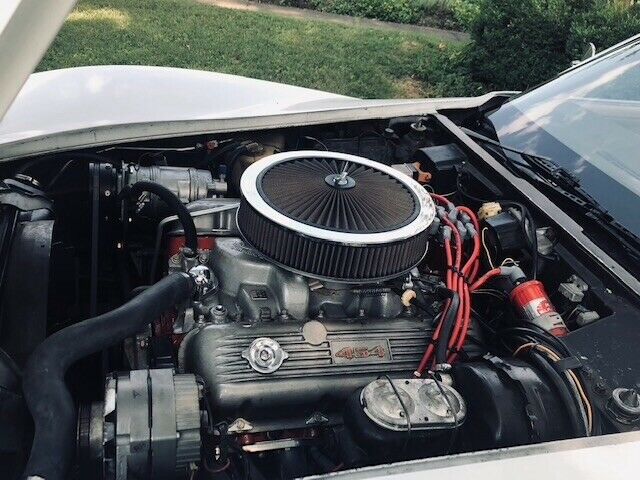 1974 10L Classic White Chevrolet Corvette Coupe