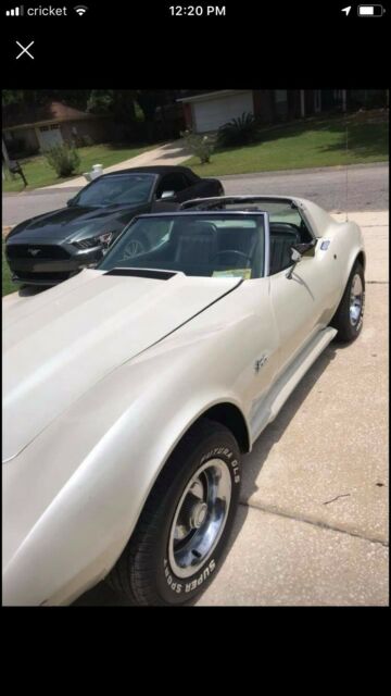 1974 Pearl white Chevrolet Corvette Stingray