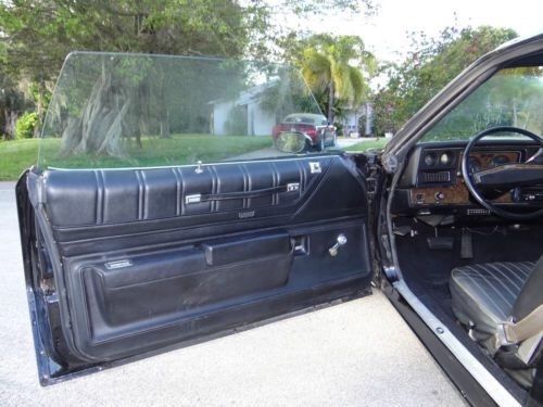 1974 White Chevrolet Monte Carlo Coupe