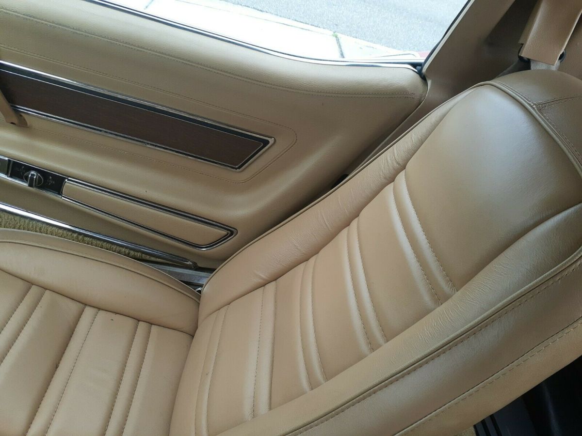 1976 Red Chevrolet Corvette Coupe