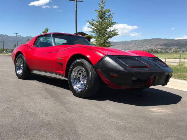 1976 Red Chevrolet Corvette coupe