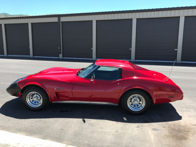 1976 Red Chevrolet Corvette coupe