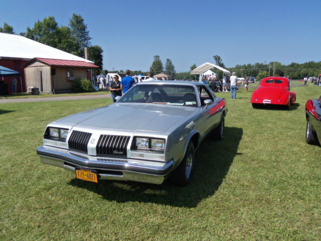 1976 Silver Oldsmobile Cutlass Coupe