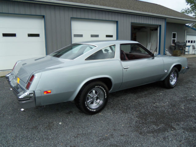 1976 Silver Oldsmobile Cutlass Coupe