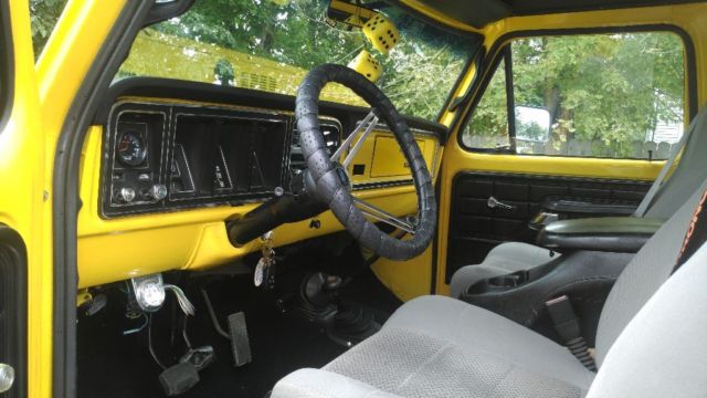 1976 Yellow Ford F-100 Pickup