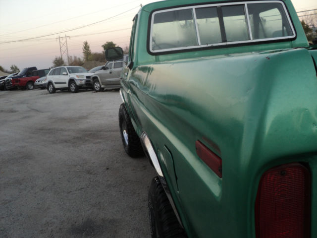 1976 Green Ford F-250 Standard Cab Pickup