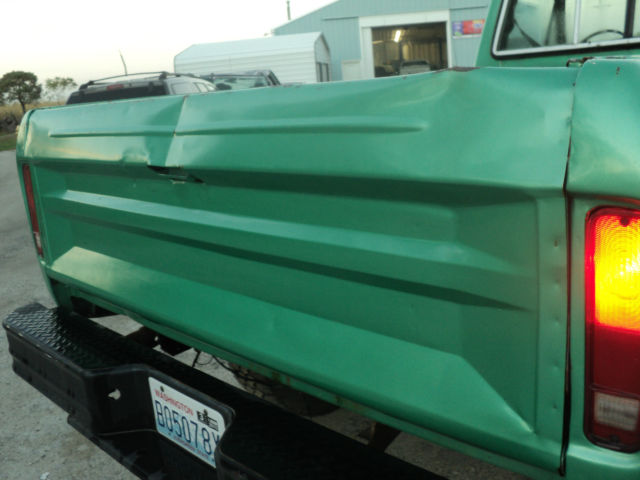 1976 Green Ford F-250 Standard Cab Pickup