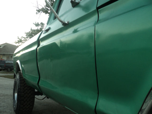 1976 Green Ford F-250 Standard Cab Pickup