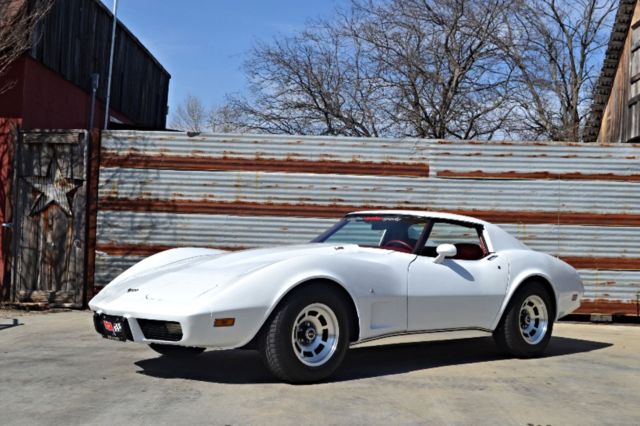 1977 White Chevrolet Corvette Coupe
